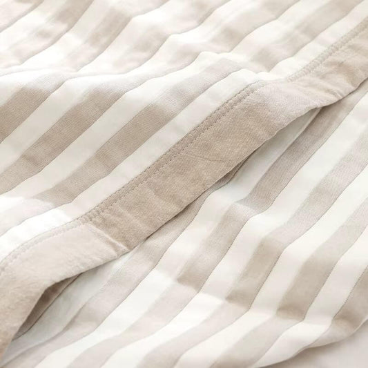 Beige and White Striped Jacquard Quilt – Fresh Style and Soft Touch for Summer.
