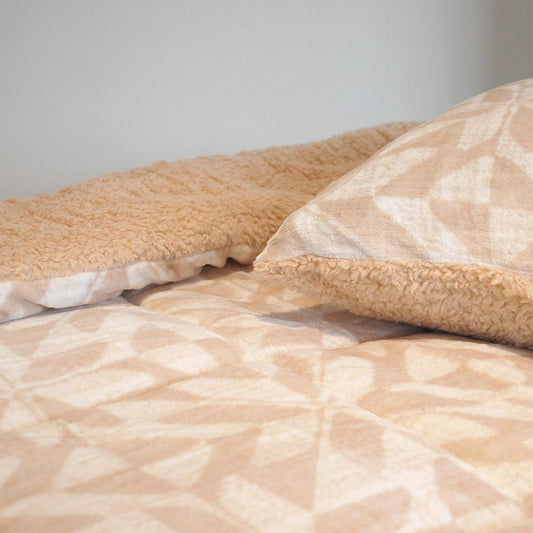 Beige warm sherpa winter duvet. Enjoy a warm and comfortable print.