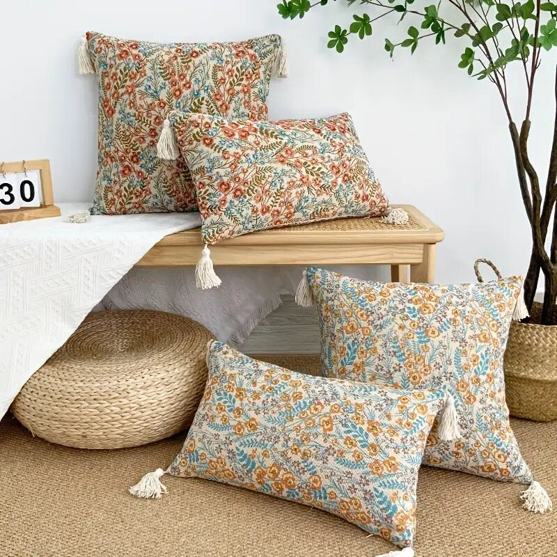 Cushion cover with pink jacquard flowers: Elegance and Style for your Home.